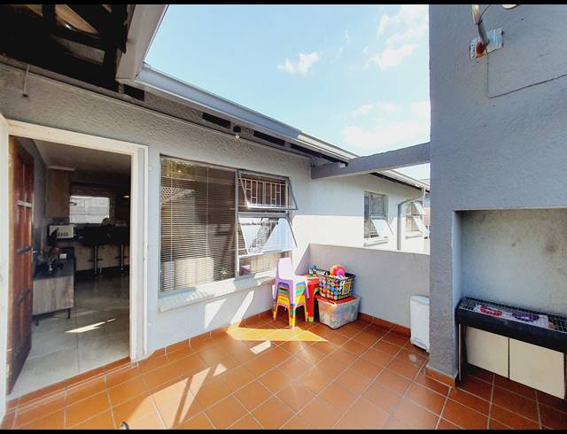2 BEDROOM APARTMENT FOR SALE IN OAKDENE